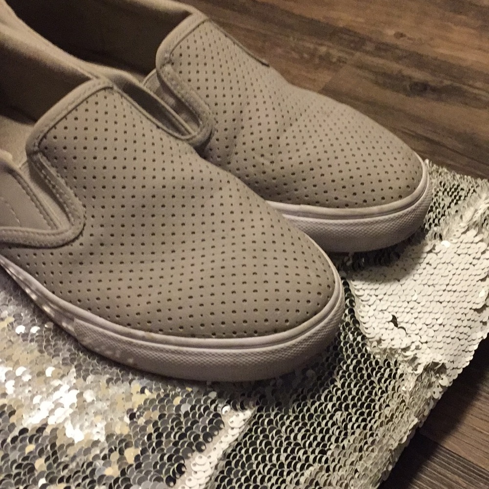 Unr8ed shoes